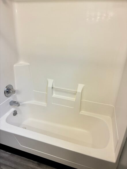 Bathroom View 3 - 1940 Ash St