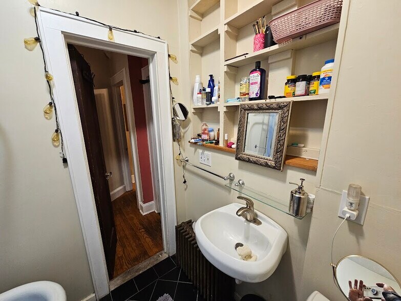 Building Photo - 286 Western Ave