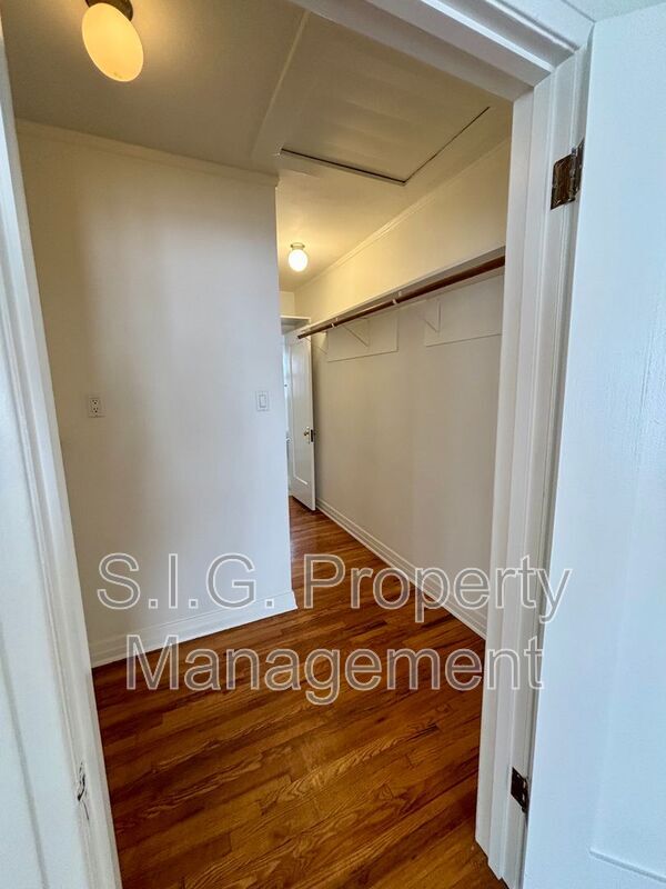 Building Photo - 2813 Rowena Ave