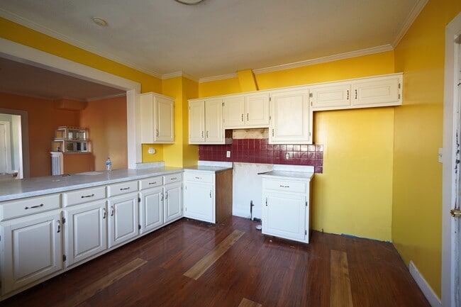 Building Photo - 606 W Tunstall St