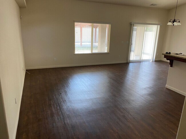 Building Photo - Lovely Home for rent in Visalia,Ca