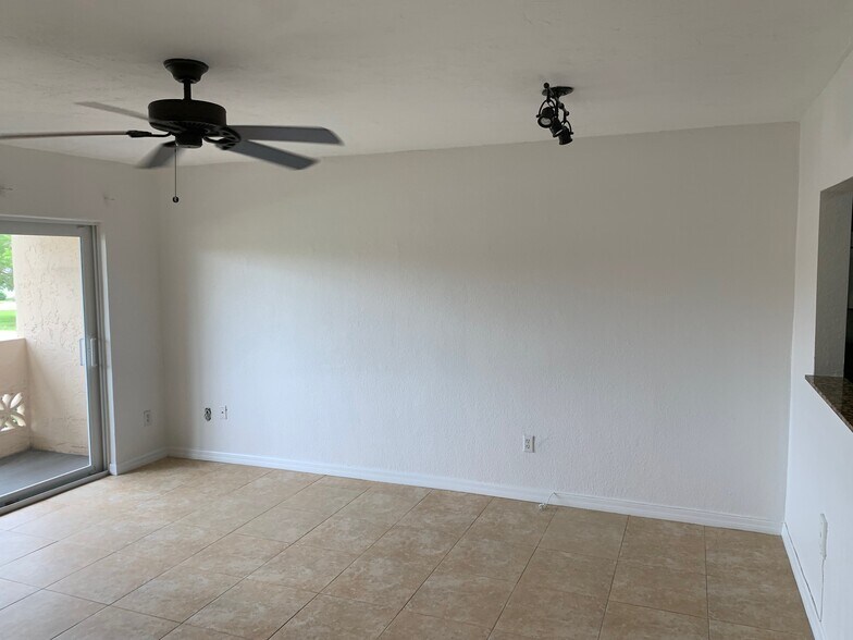 Building Photo - 14500 SW 88th Ave