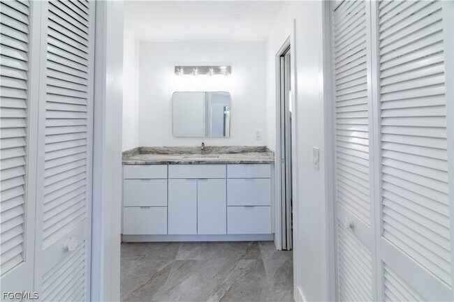 Building Photo - 720 Chavers St