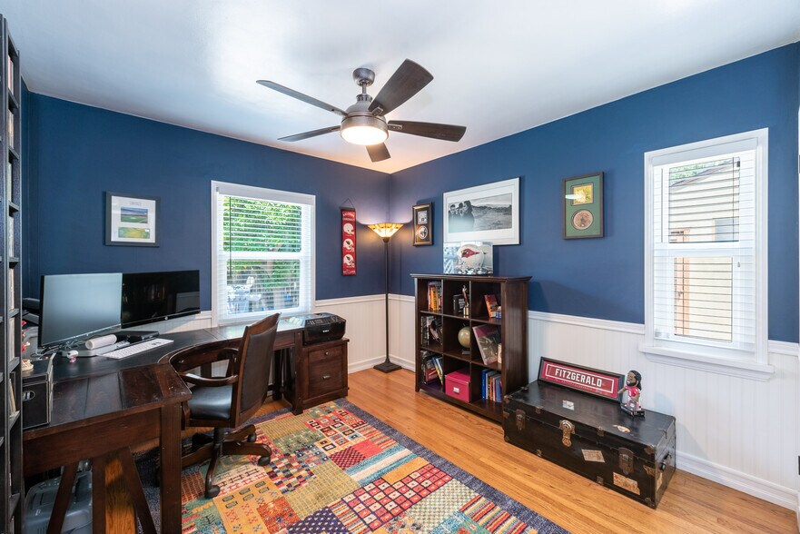 Building Photo - 5865 Vesper Ave