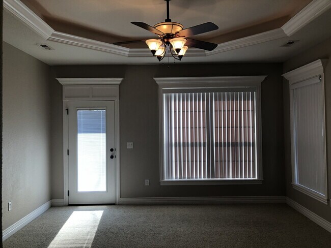 Building Photo - 4BR / 3Car garage / Fully fenced in backyard - Stunning property