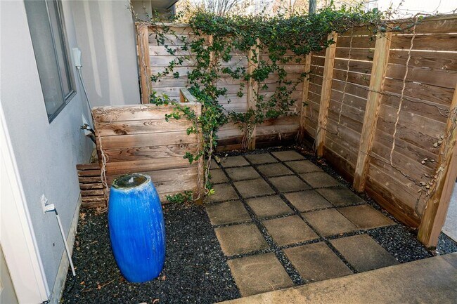 Building Photo - 1037 Bonner St