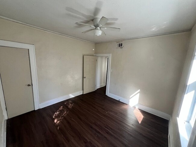 Building Photo - 1205 E 38th St