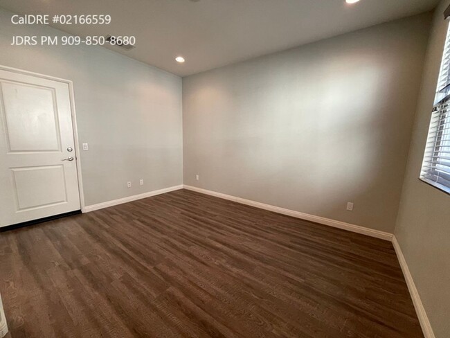 Building Photo - Mira Loma 3 Bedroom Home