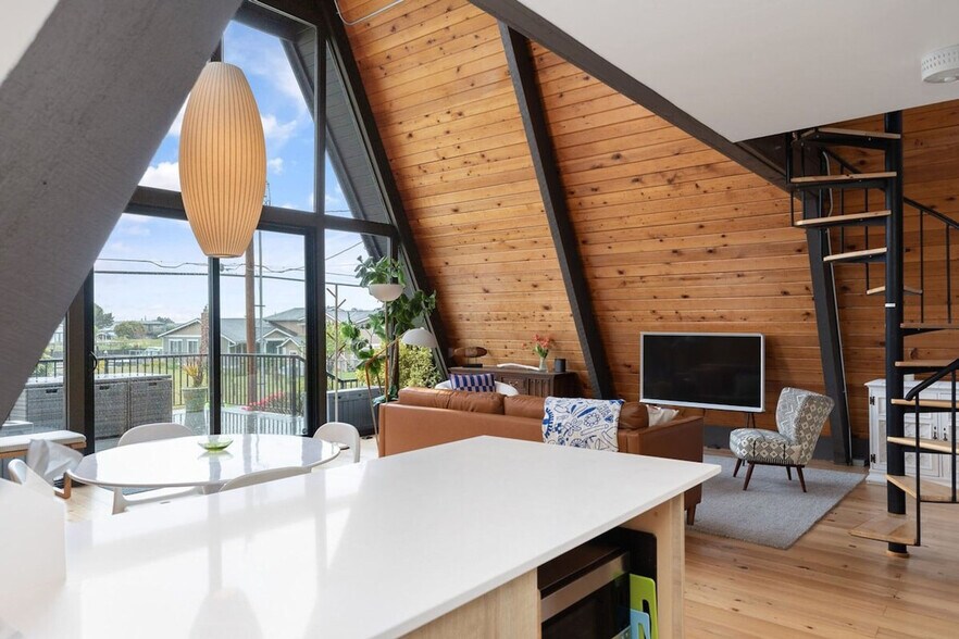 Building Photo - 3711 S Shorewood Ave