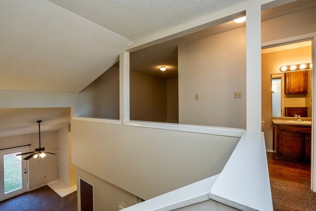 Building Photo - Immaculate 2 Bed, 2 Bath w/Loft Space!