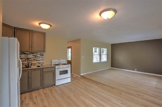 Building Photo - 2446 Quail Dr