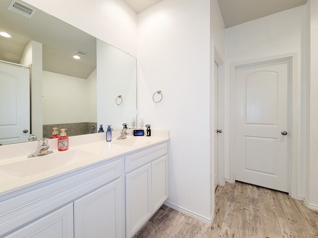 Building Photo - 2326 Strong Horse Dr