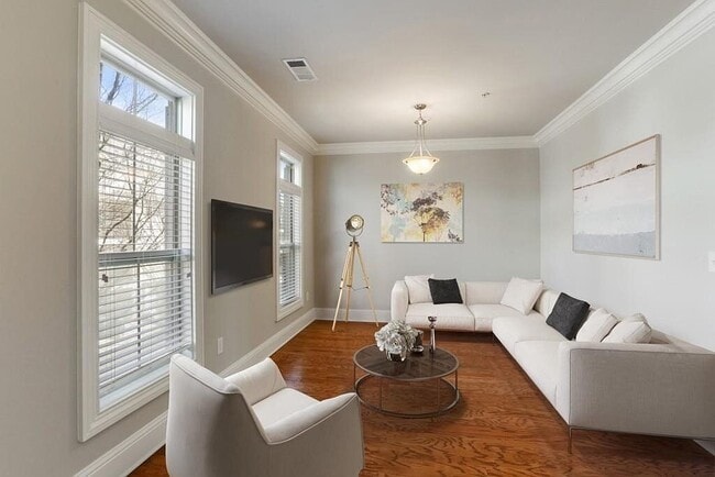 Building Photo - 210 Le Gran Cove NE