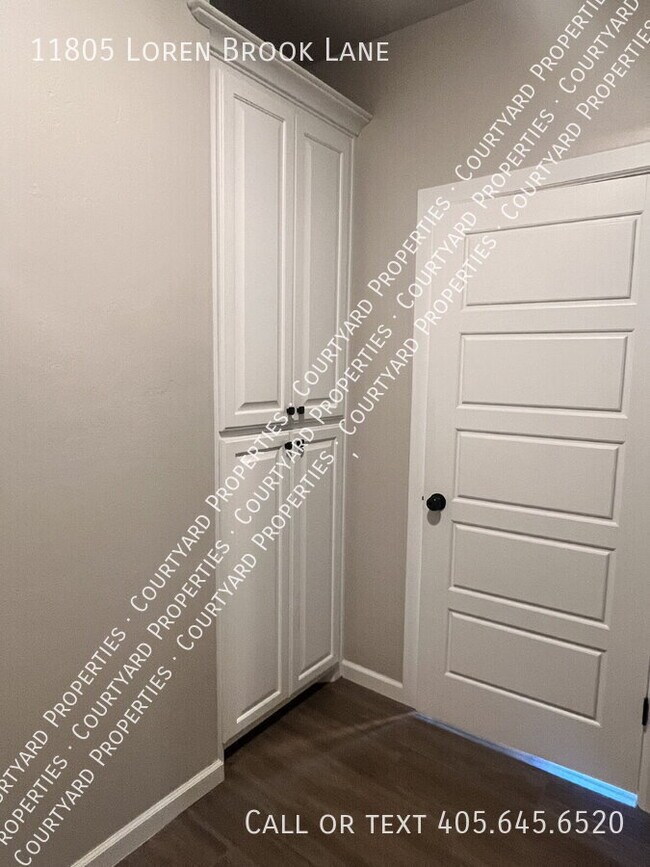 Building Photo - 11805 Loren Brook Ln