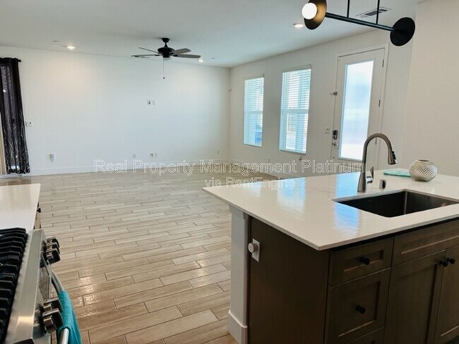 Building Photo - 2879 E Teaberry Dr