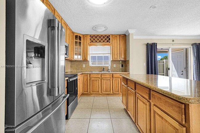 Building Photo - 2400 SW 103rd Ct