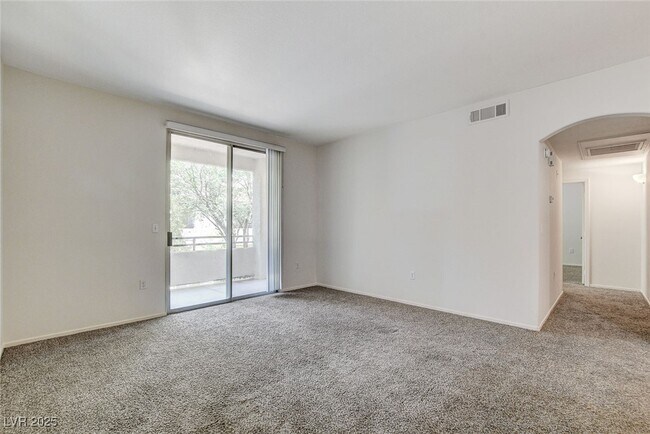 Building Photo - 1830 N Buffalo Dr