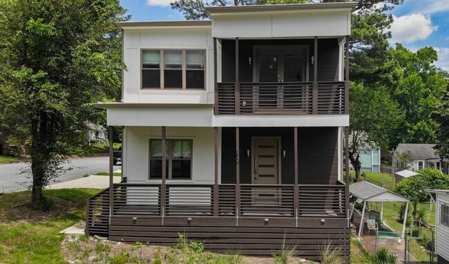 Building Photo - 210 Mathewson Pl SW