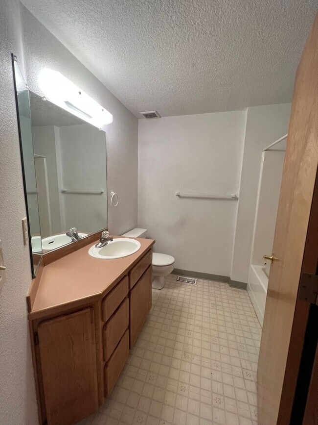 Building Photo - 3 Bedroom Home in Troutdale
