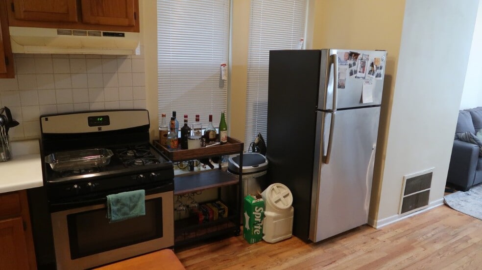 Building Photo - 1411 W Erie St