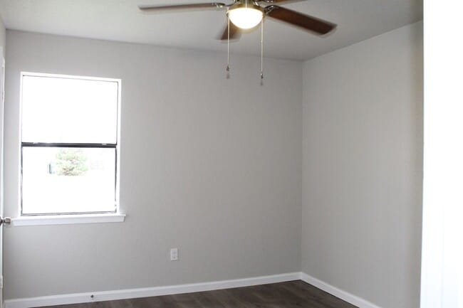 Building Photo - 6409 Macarthur Dr