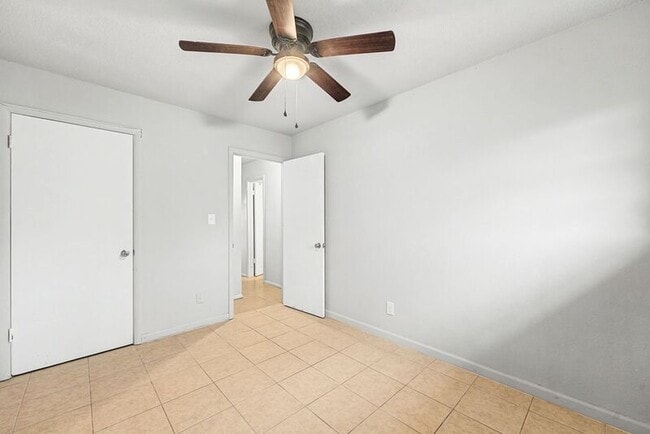 Building Photo - 911 S 10th St