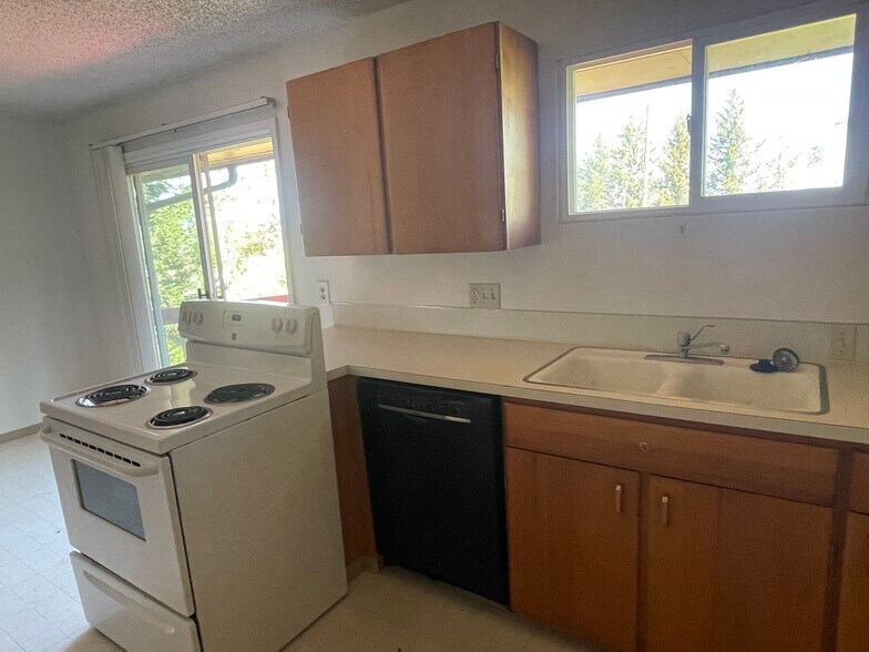 Building Photo - 1310 NE Williams St