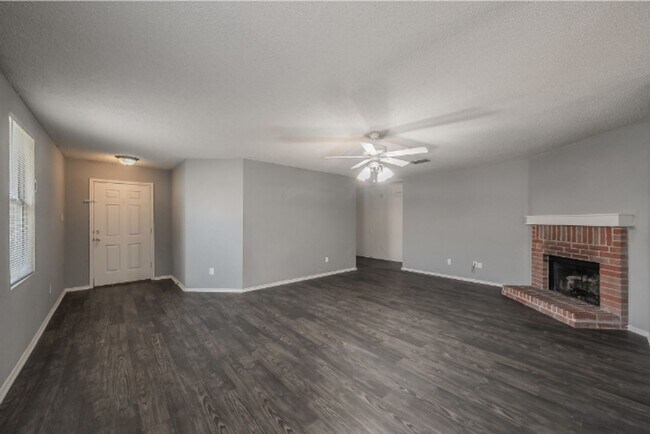 Building Photo - 3327 Clydesdale Dr