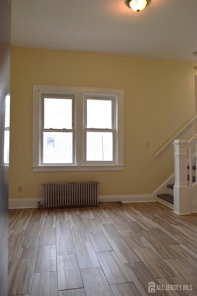 Building Photo - 219 Avenel St