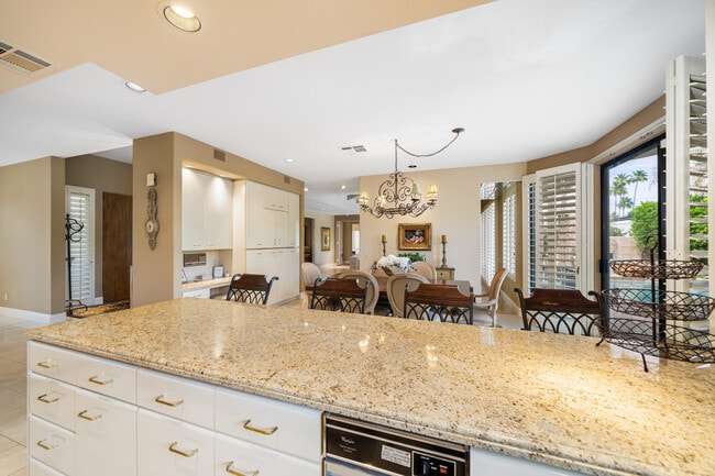 Building Photo - 45640 Rancho Palmeras Dr