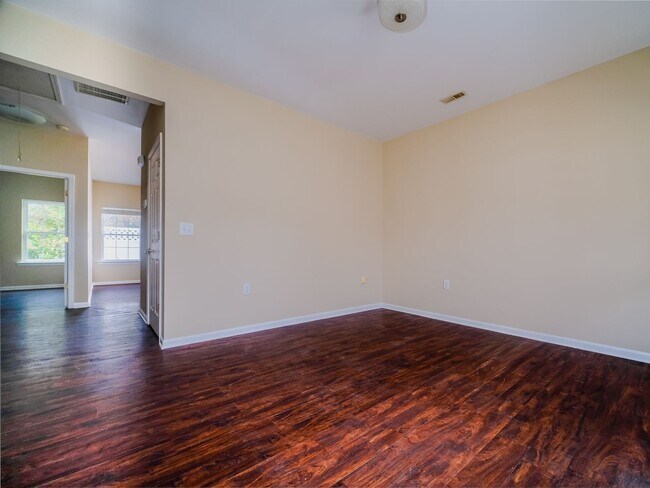 Building Photo - 7020 Somerset Springs