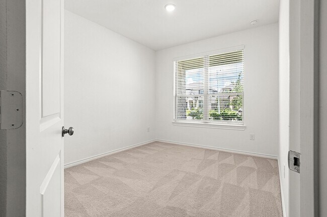 Building Photo - 14368 Cedar Shadow Dr