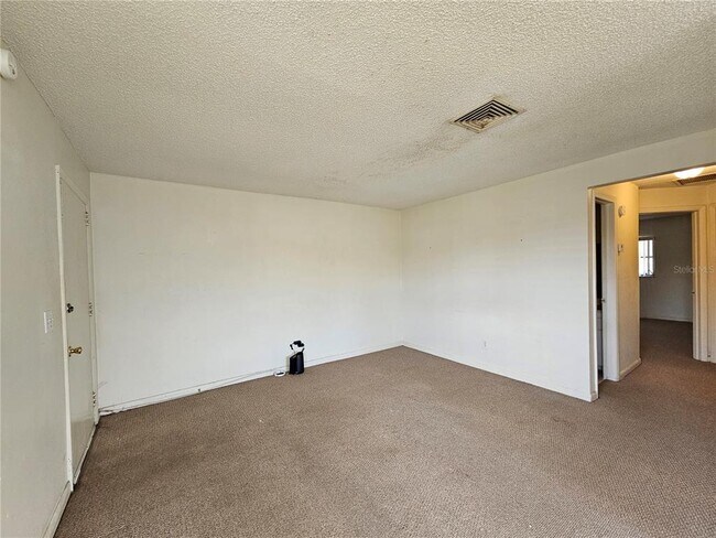 Building Photo - 209 Northwest Jefferson Cir N