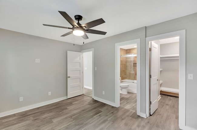 Building Photo - Completely Renovated Gem in Park Circle