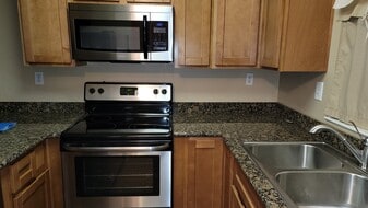 Building Photo - 788 Center Ave