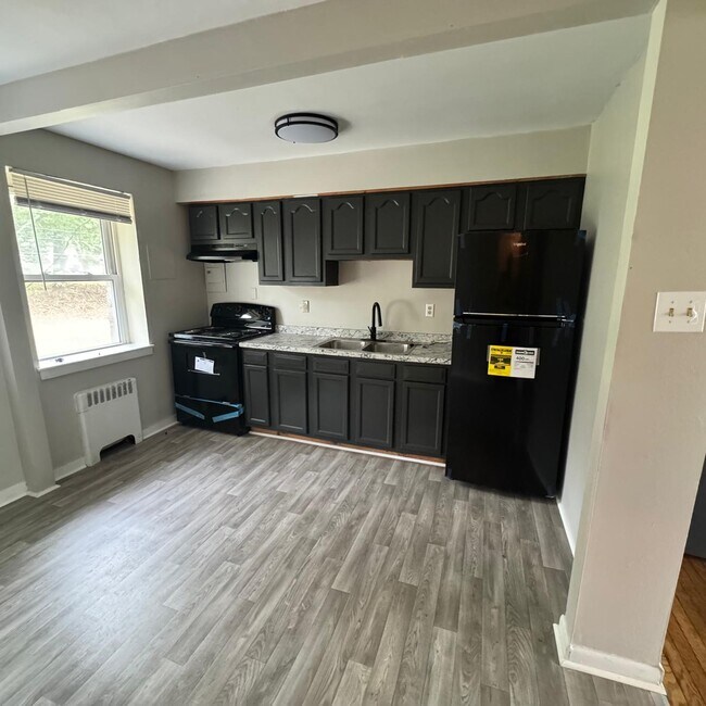 Building Photo - 2028 Lorraine Rd