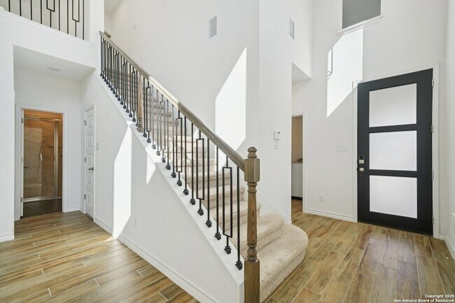 Building Photo - 10833 Coppola