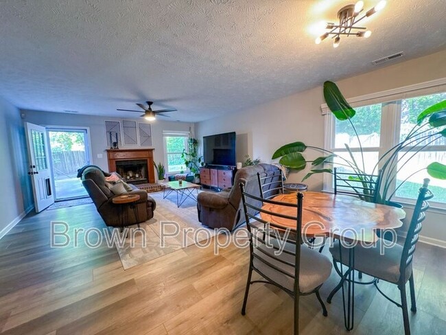 Building Photo - 5813 Bacarro Pl