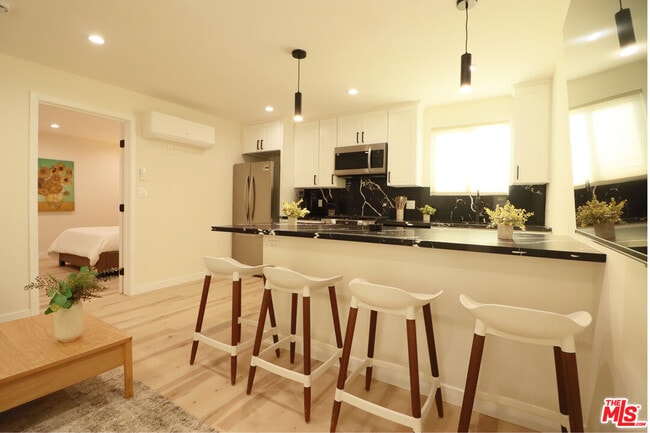 Building Photo - 9024 Phyllis Ave