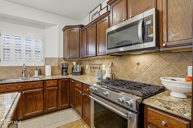 Building Photo - 7417 Gulf Creek Dr