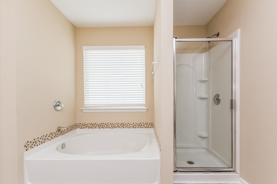 Building Photo - 2890 Centerglen Ln