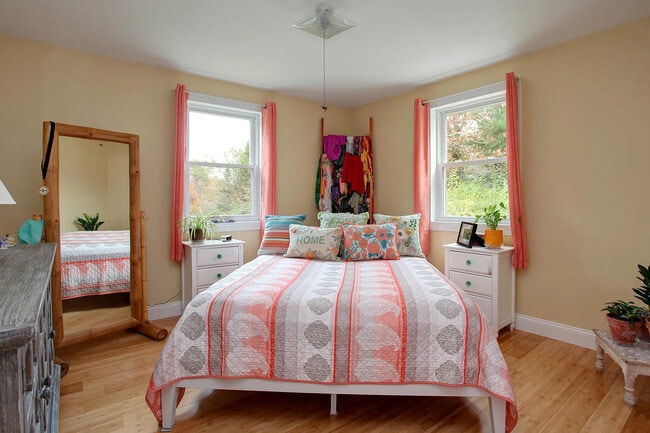 Building Photo - 46 Brush Hill Cir