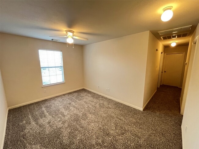 Building Photo - 3215 Legends Hill Ct