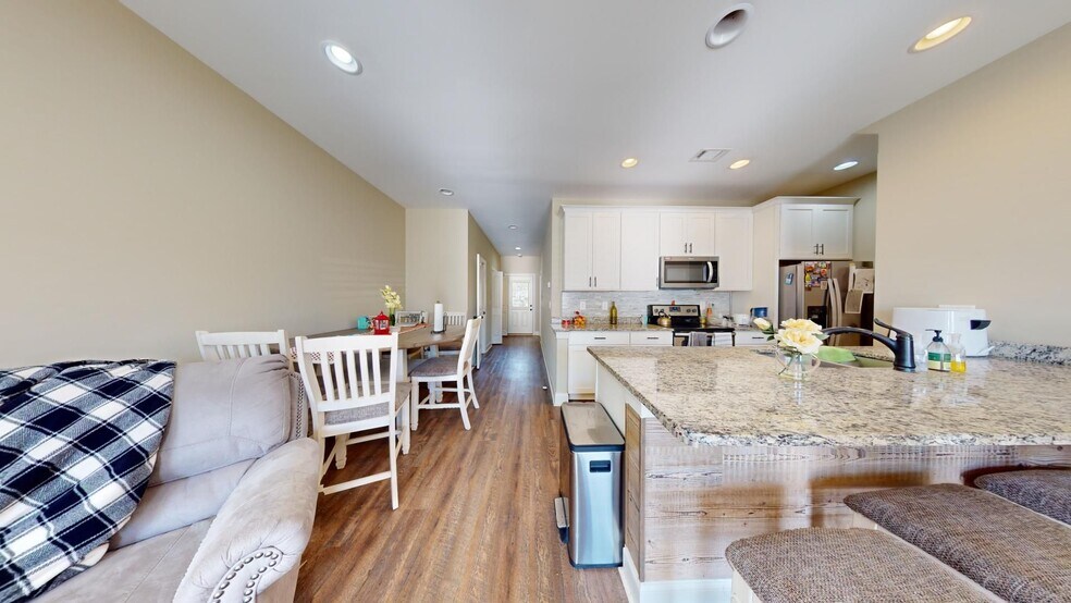 Building Photo - Eagle Ridge Townhome