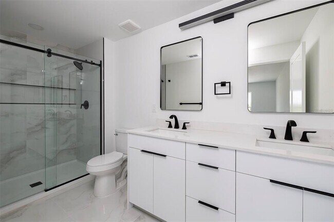 Building Photo - 2057 BARROSO