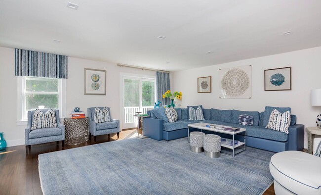 Building Photo - 48 Woodthrush Ln