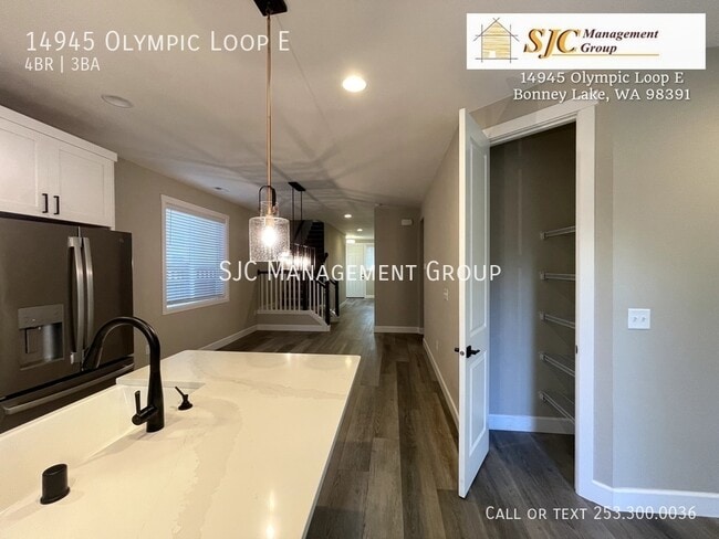 Building Photo - 14945 Olympic Lp E