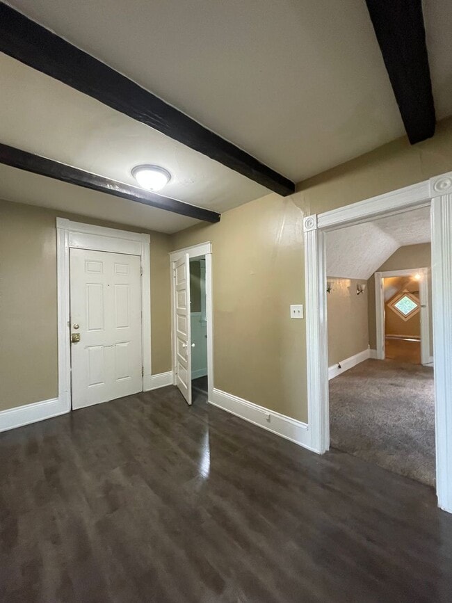 Building Photo - 516 N Porter St