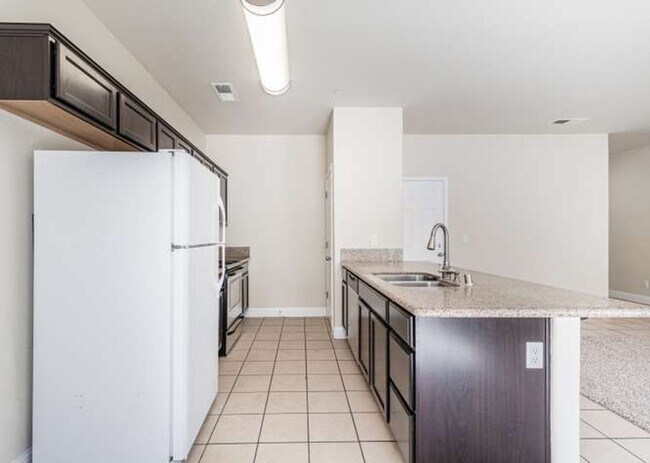 Building Photo - 538 N Burgan Ave