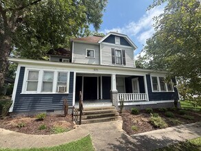 Building Photo - Studio apartment in Historical Burlington